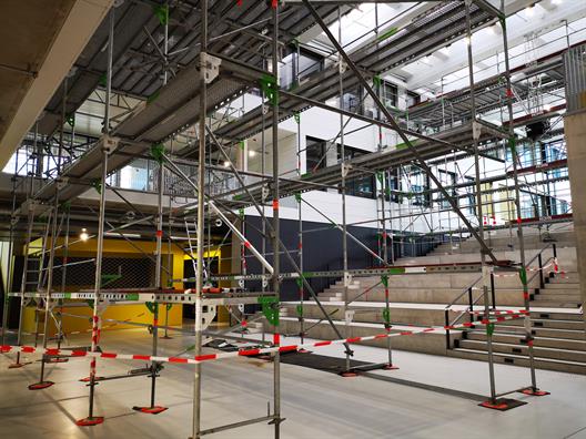 Einrüstung des Atriums von Gebäude 6 der Hochschule Düsseldorf